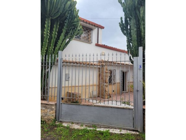 appartamento in vendita a Palermo in zona Partanna