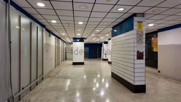 locale commerciale in vendita a Palermo in zona Libertà