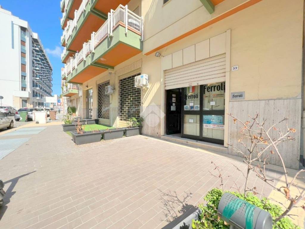 negozio in vendita a Palermo in zona Resuttana