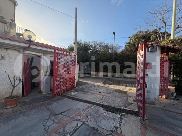 casa indipendente in vendita a Palermo in zona Mondello