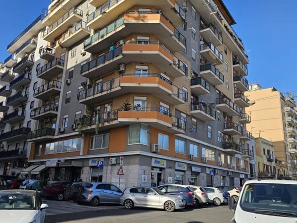 locale commerciale in vendita a Palermo in zona Montepellegrino