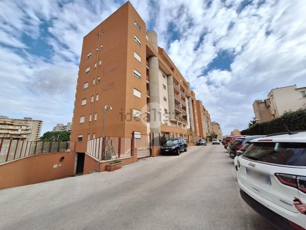 appartamento in vendita a Palermo in zona Villagrazia/Falsomiele