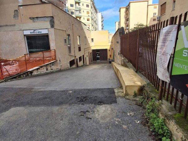 negozio in vendita a Palermo in zona San Lorenzo