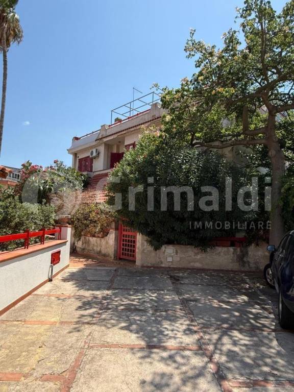 casa indipendente in vendita a Palermo in zona Mondello