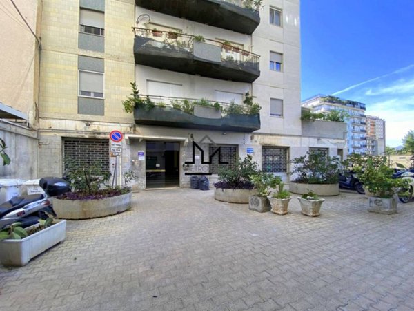 negozio in vendita a Palermo in zona Politeama