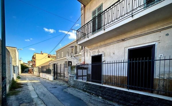 appartamento in vendita a Palermo in zona Partanna