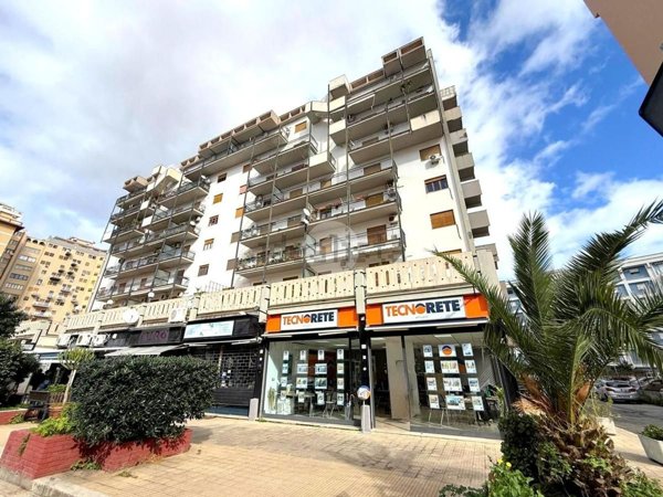appartamento in vendita a Palermo in zona Malaspina/Palagonia