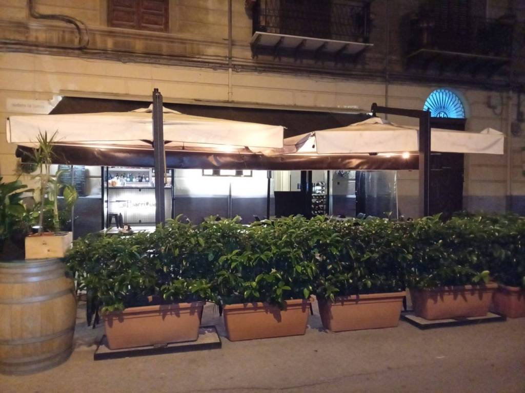 negozio in vendita a Palermo in zona Politeama