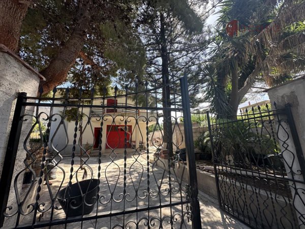 casa indipendente in vendita a Palermo in zona Villagrazia/Falsomiele