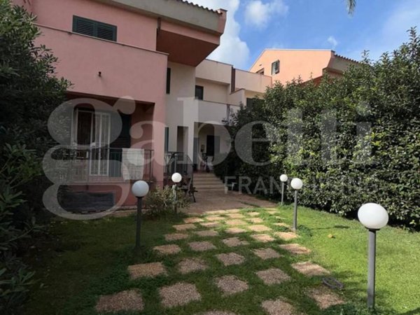 casa indipendente in vendita a Palermo in zona Partanna