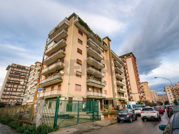 appartamento in vendita a Palermo in zona Malaspina/Palagonia