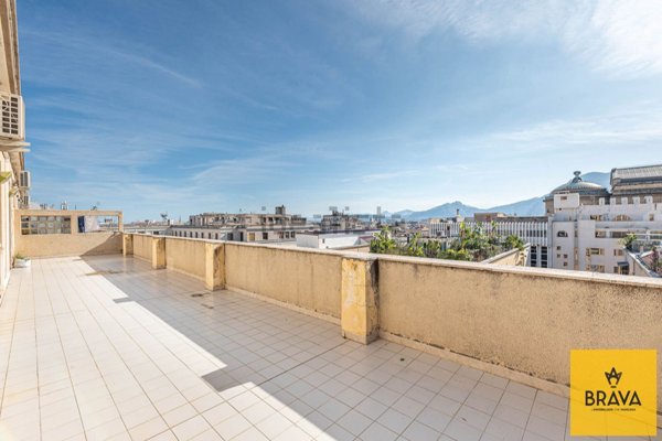 appartamento in vendita a Palermo in zona Politeama