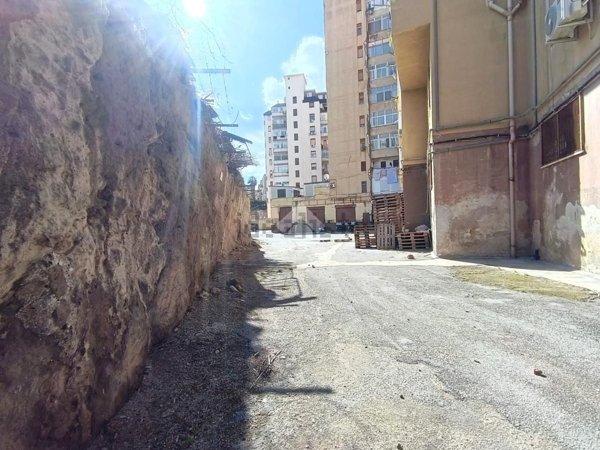 locale commerciale in vendita a Palermo in zona Arenella/Vergine Maria
