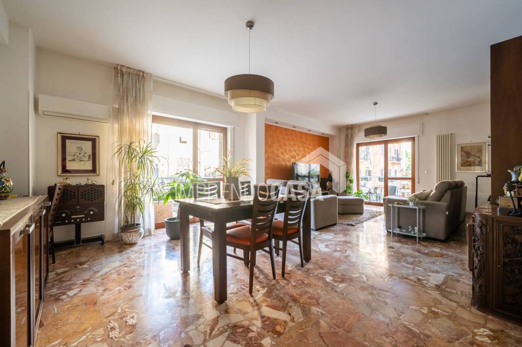 appartamento in vendita a Palermo in zona Libertà
