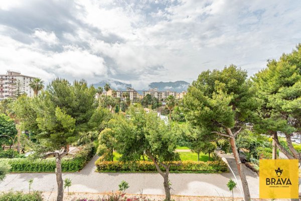 appartamento in vendita a Palermo in zona Montegrappa / Santa Rosalia