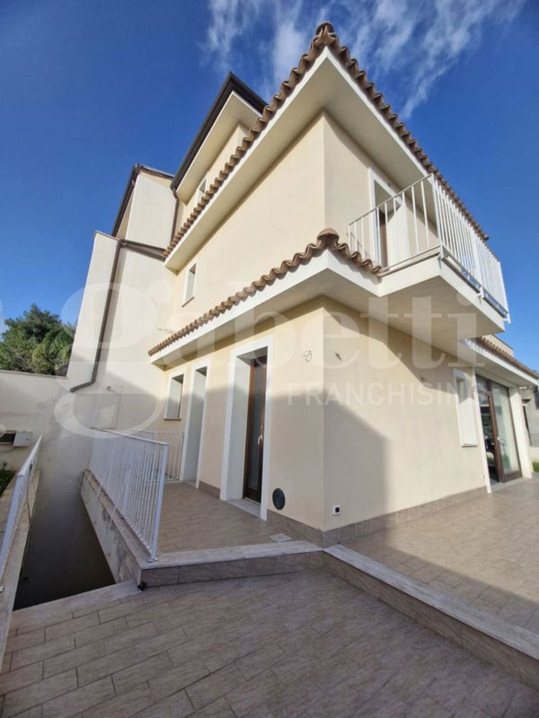 casa indipendente in vendita a Palermo in zona Mondello