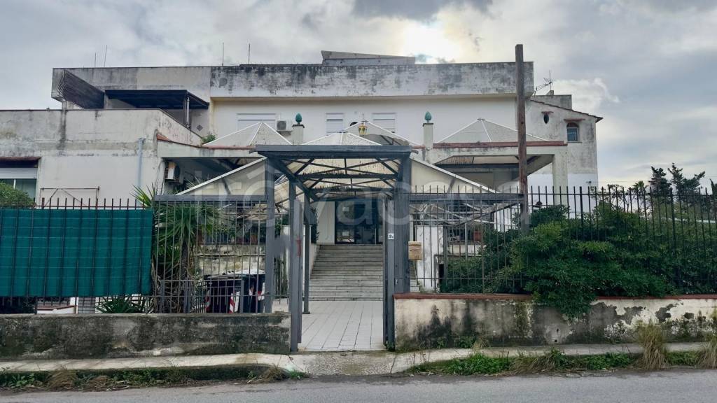 negozio in vendita a Palermo in zona Partanna