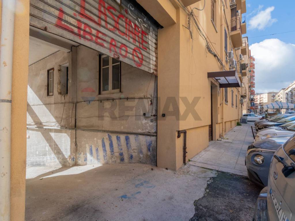 negozio in vendita a Palermo in zona Oreto