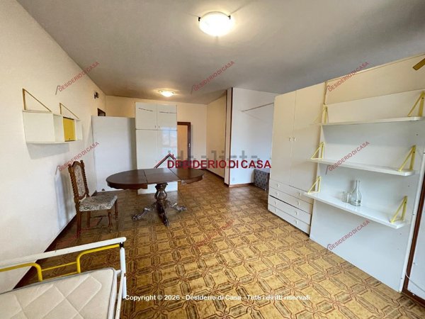 appartamento in vendita a Palermo in zona Malaspina/Palagonia