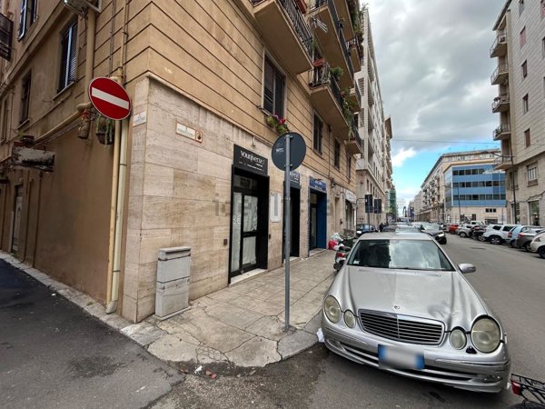 locale commerciale in vendita a Palermo in zona Libertà