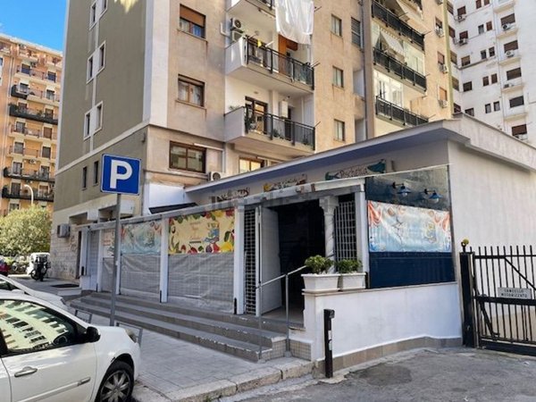 locale commerciale in vendita a Palermo in zona Resuttana