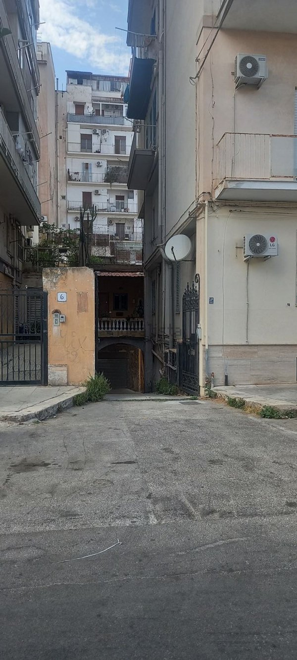 locale di sgombero in vendita a Palermo