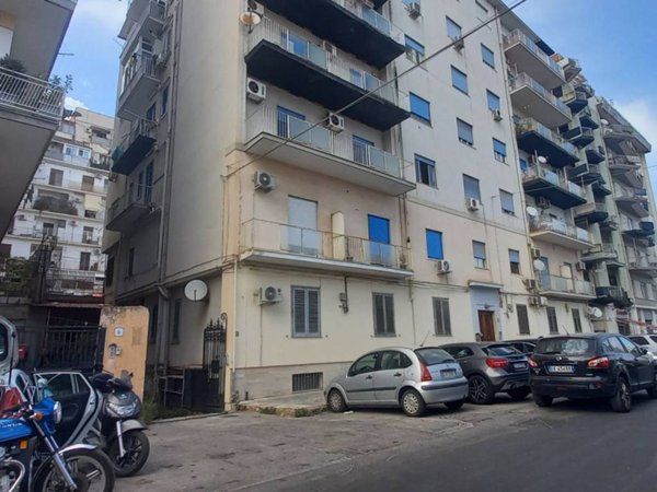 locale commerciale in vendita a Palermo in zona Montepellegrino