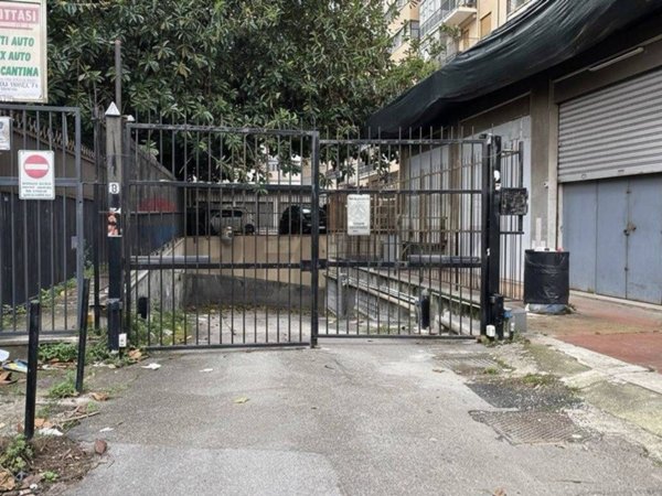 locale di sgombero in vendita a Palermo in zona Noce