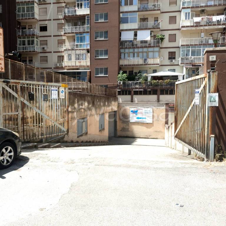 locale commerciale in vendita a Palermo in zona Malaspina/Palagonia