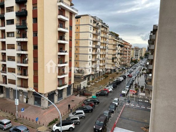 appartamento in vendita a Palermo in zona Malaspina/Palagonia