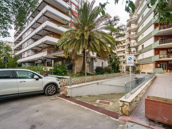 negozio in vendita a Palermo in zona Libertà