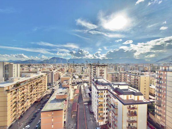 appartamento in vendita a Palermo in zona Malaspina/Palagonia
