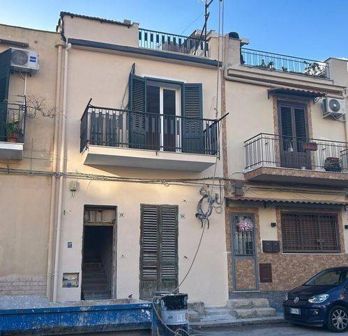 appartamento in vendita a Palermo in zona Malaspina/Palagonia