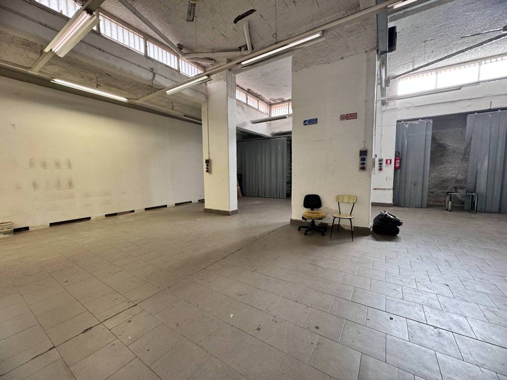 locale commerciale in vendita a Palermo in zona Montepellegrino