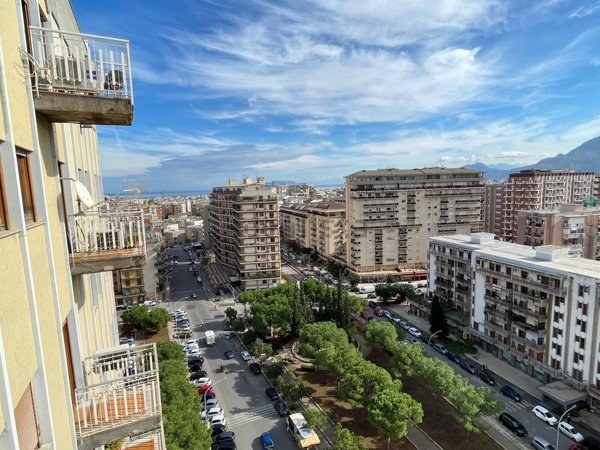appartamento in vendita a Palermo in zona Malaspina/Palagonia