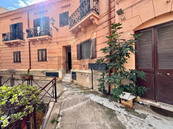 casa indipendente in vendita a Palermo in zona Centro storico