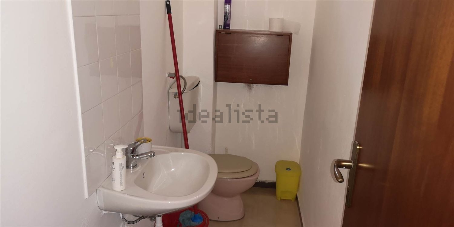 negozio in vendita a Palermo in zona Villagrazia/Falsomiele