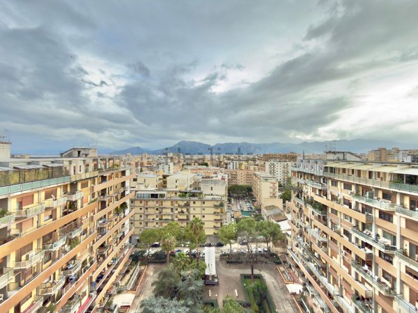 appartamento in vendita a Palermo in zona Malaspina/Palagonia