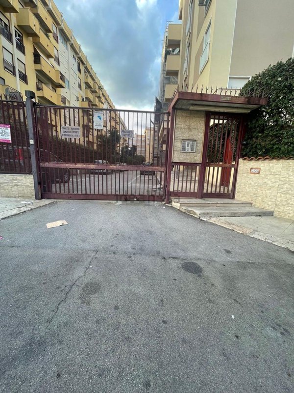 appartamento in vendita a Palermo in zona Montegrappa / Santa Rosalia