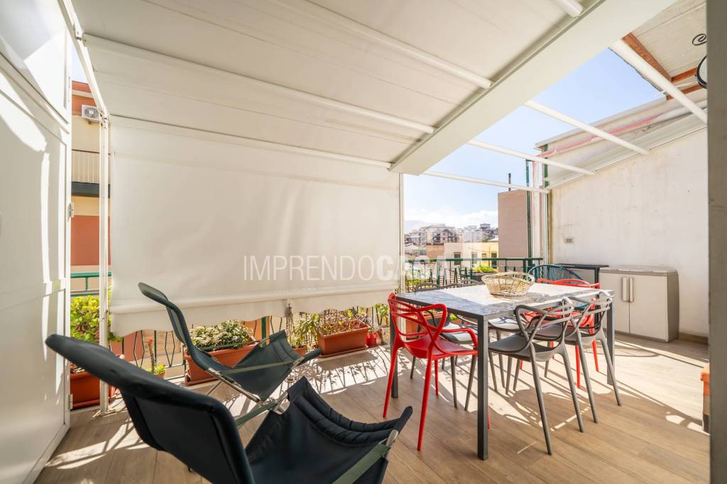 appartamento in vendita a Palermo in zona Malaspina/Palagonia