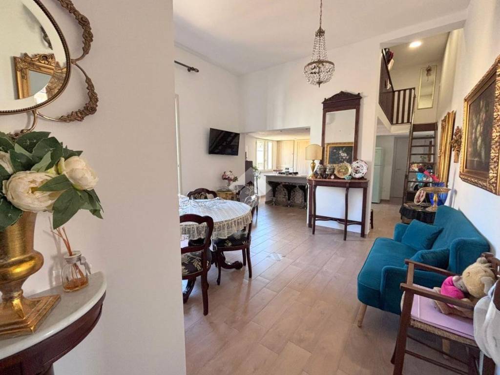 appartamento in vendita a Palermo in zona Malaspina/Palagonia