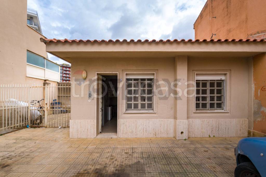 casa indipendente in vendita a Palermo in zona San Lorenzo