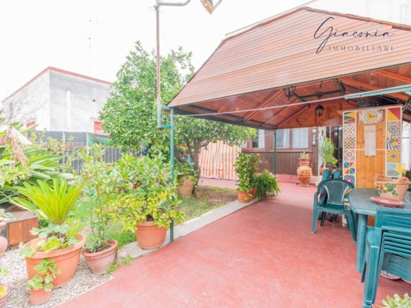casa indipendente in vendita a Palermo in zona Mondello