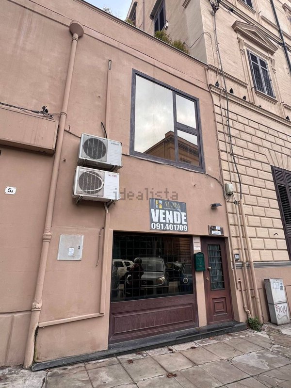casa indipendente in vendita a Palermo in zona Libertà