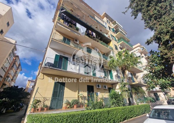 appartamento in vendita a Palermo in zona Zisa