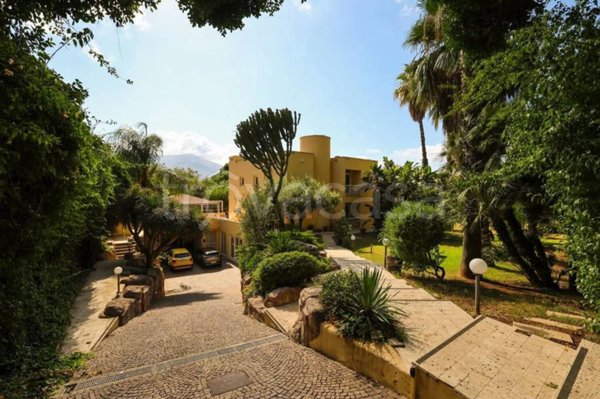 casa indipendente in vendita a Palermo in zona Mondello