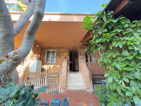 casa indipendente in vendita a Palermo in zona San Lorenzo