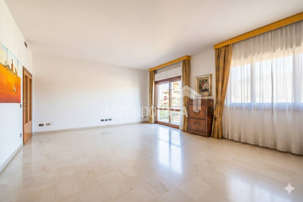 appartamento in vendita a Palermo in zona Malaspina/Palagonia