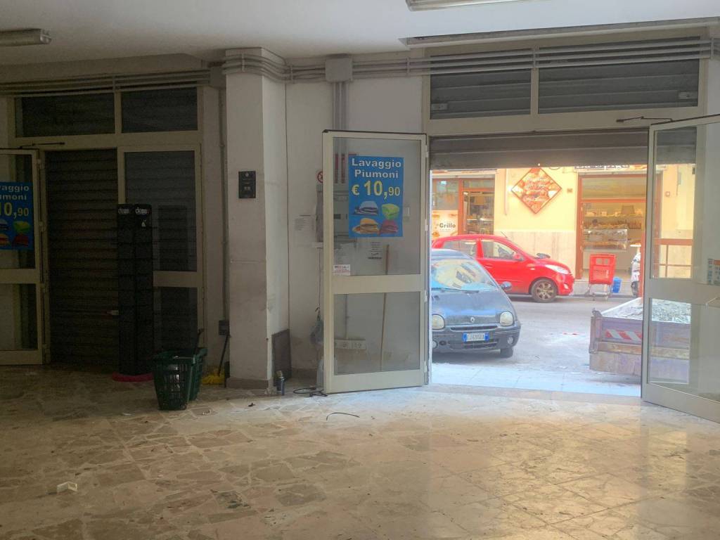 negozio in vendita a Palermo in zona Oreto