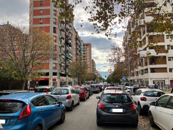 negozio in vendita a Palermo in zona Resuttana